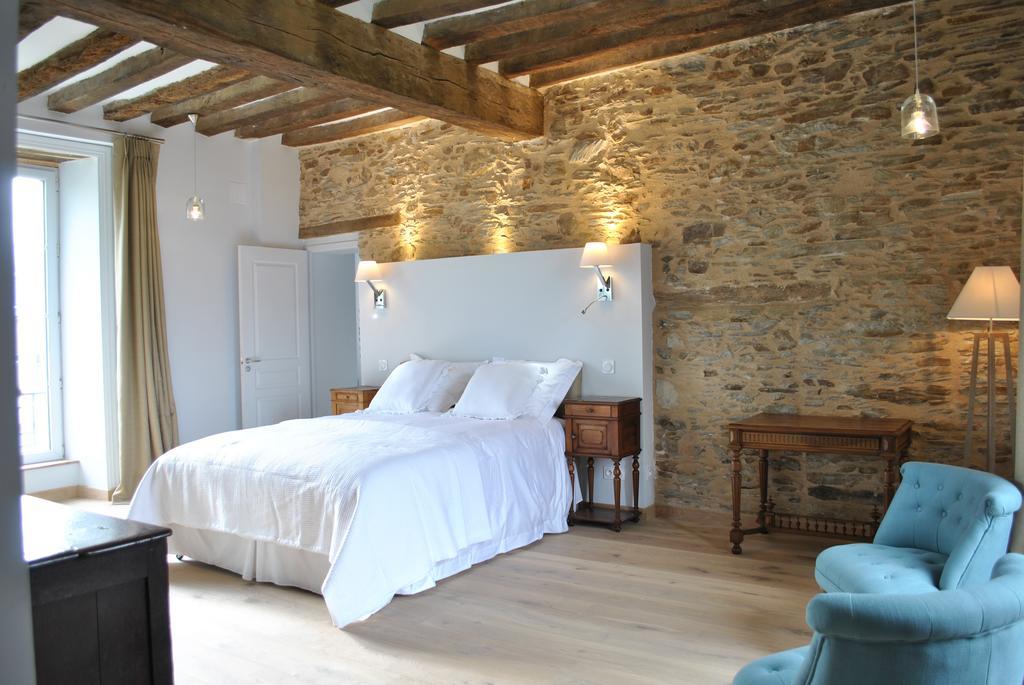 Le Manoir De La Vieille Douve Bed & Breakfast Bourg-d'Ire Room photo
